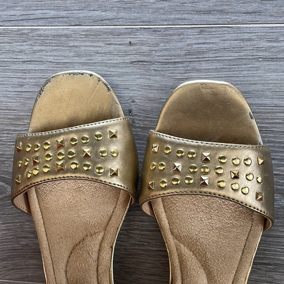 Avon Cushion Walk Sandal, Size 6, Gold Color - Picture 2 of 2